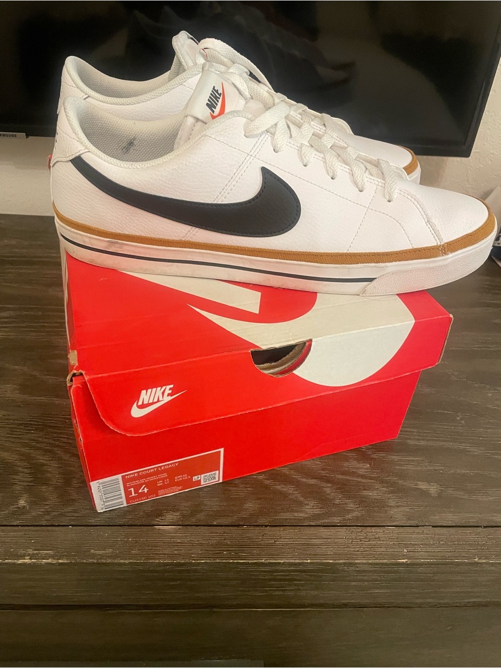Nike Men’s White Sneakers with Black Swoosh and Brown Trim